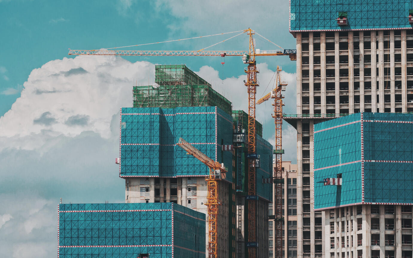 Skyscraper crane construction